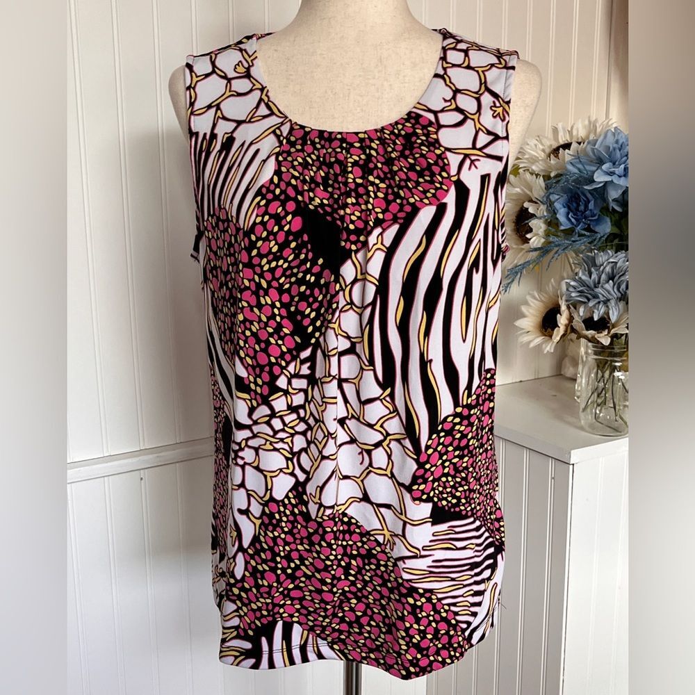 Sleeveless Pleated Scoop-Neck Top (M)